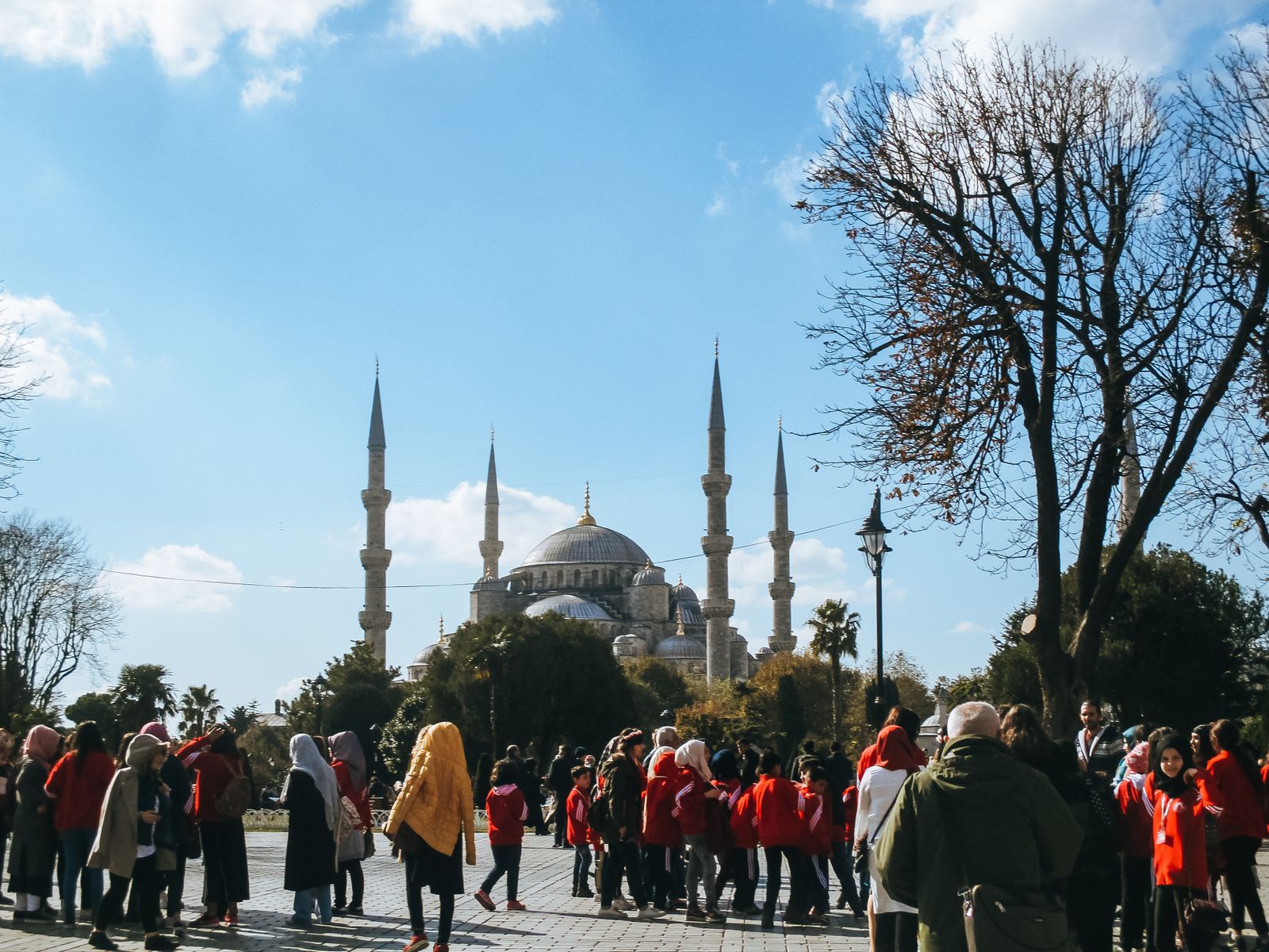 Jamaah mengunjungi Masjid Biru Istanbul dalam rangkaian umroh plus Turki